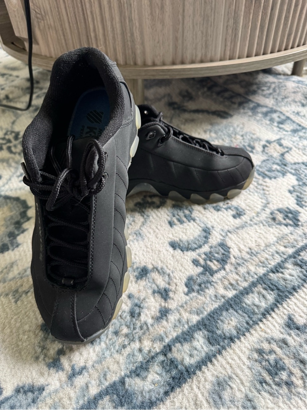 K-Swiss Mens Black Memory Foam Suede Shoes Size 8